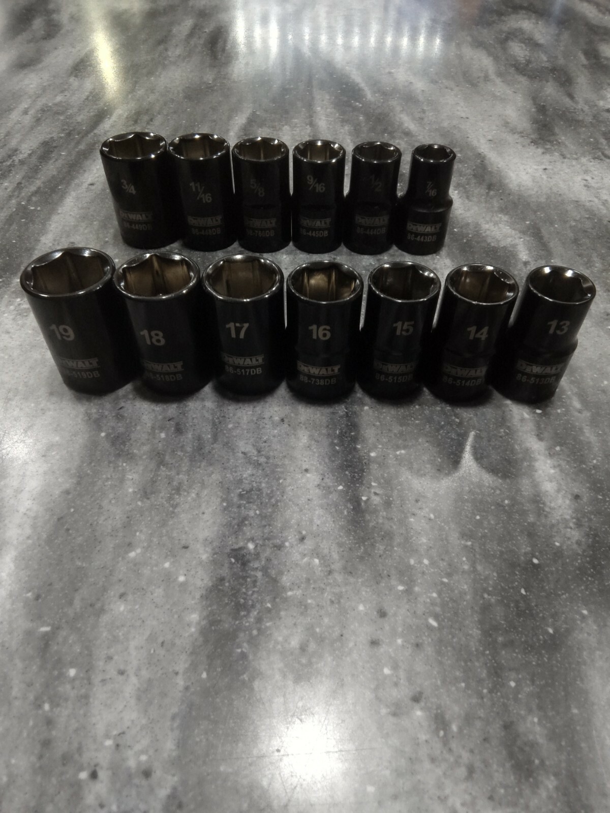 Genuine DeWalt 1/2" Drive BLACK CHROME 13PC Socket Set 6 POINT Metric/SAE NEW