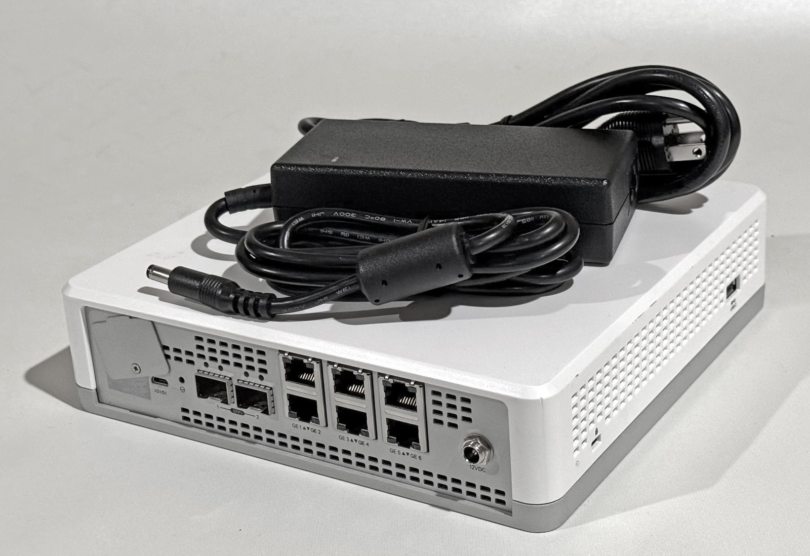 10GbE pfSense Firewall VPN AES QAT 4-Core Atom C3558 2.20GHz 8GB DDR4 128GB SSD