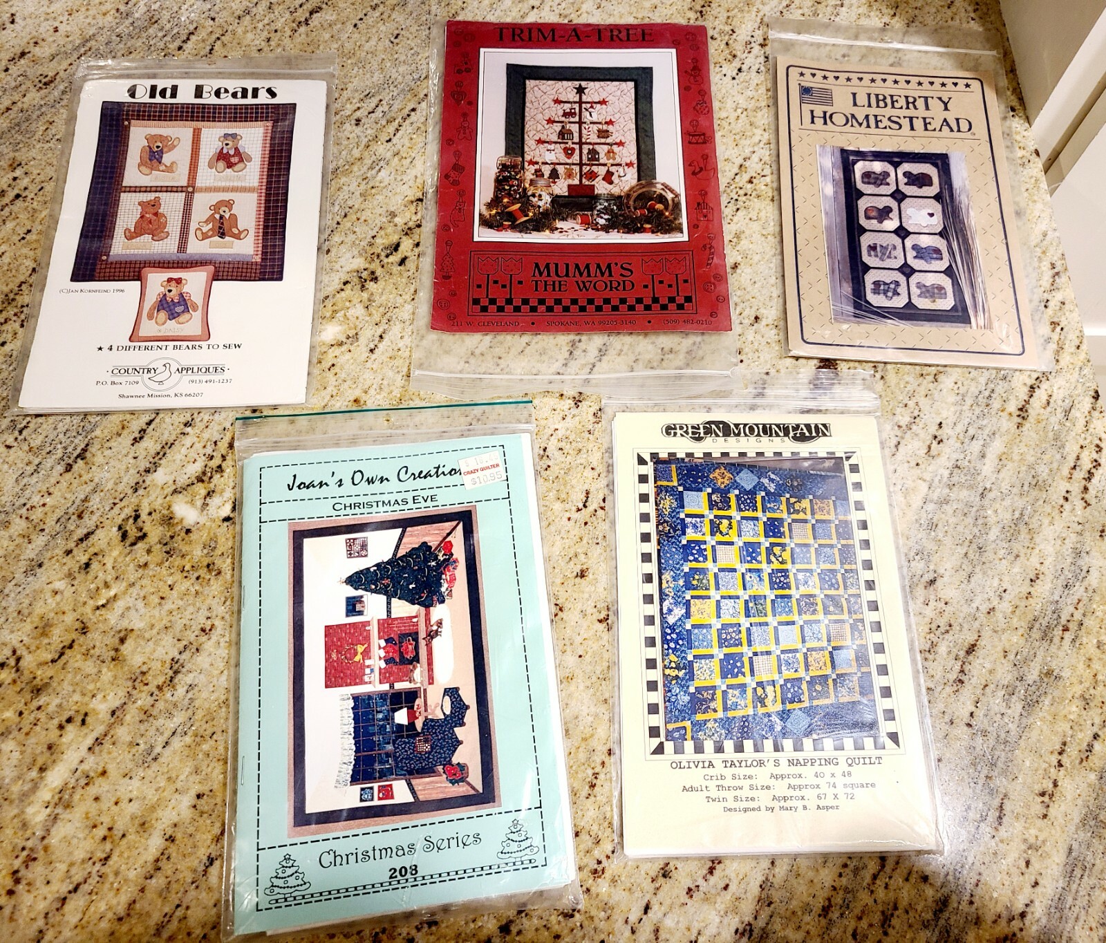 Quilting Pattern Lot of 5 patterns. Christmas. Bunnies. Bears. Patchwork.