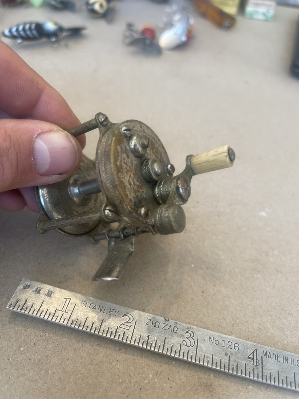 Vintage Hendryx 60 Reel Pillar Style White Handle