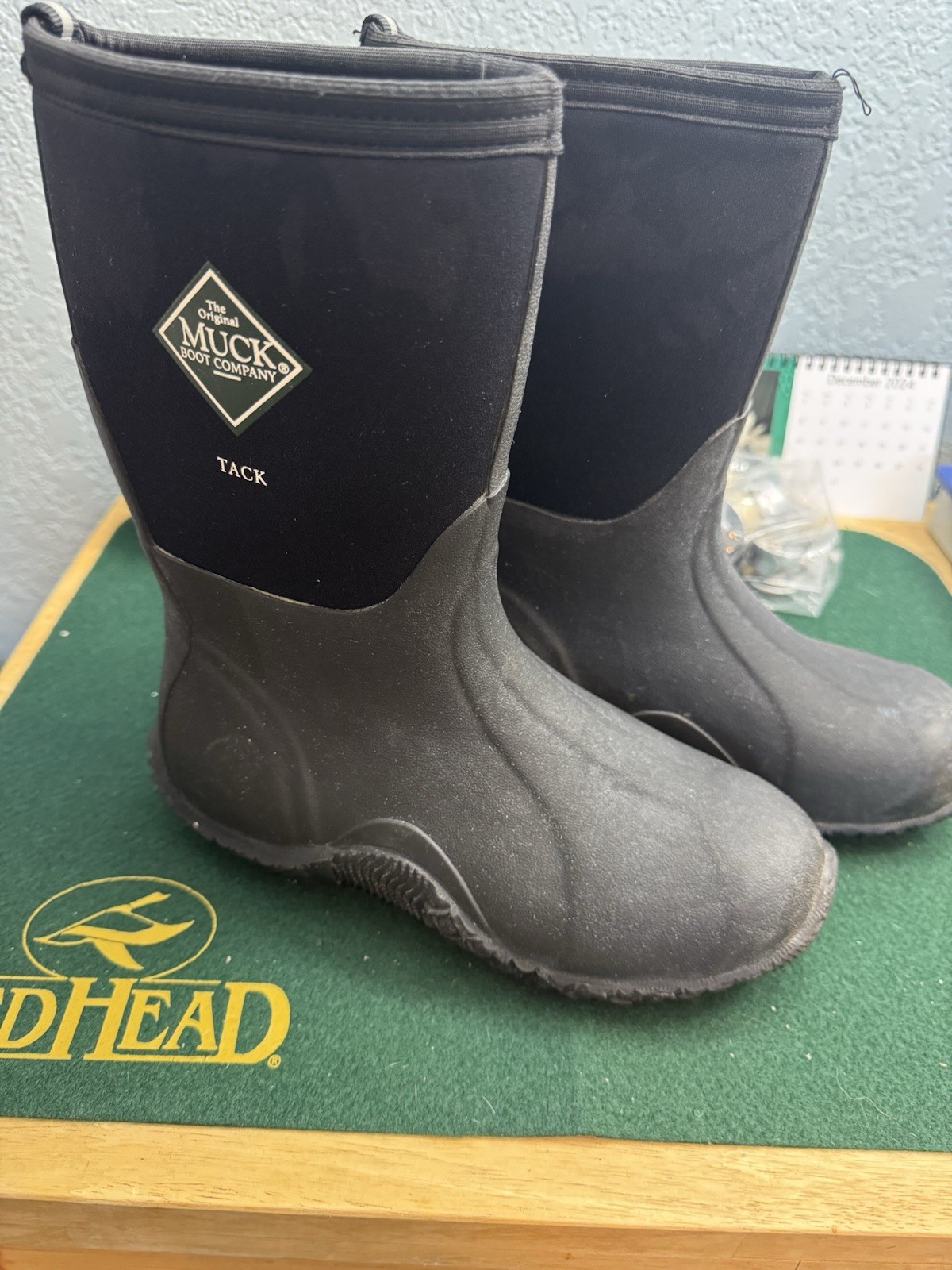 Muck boots  model-Tack black mid size men’s 5/ women’s 6 mud/Rain Boots.
