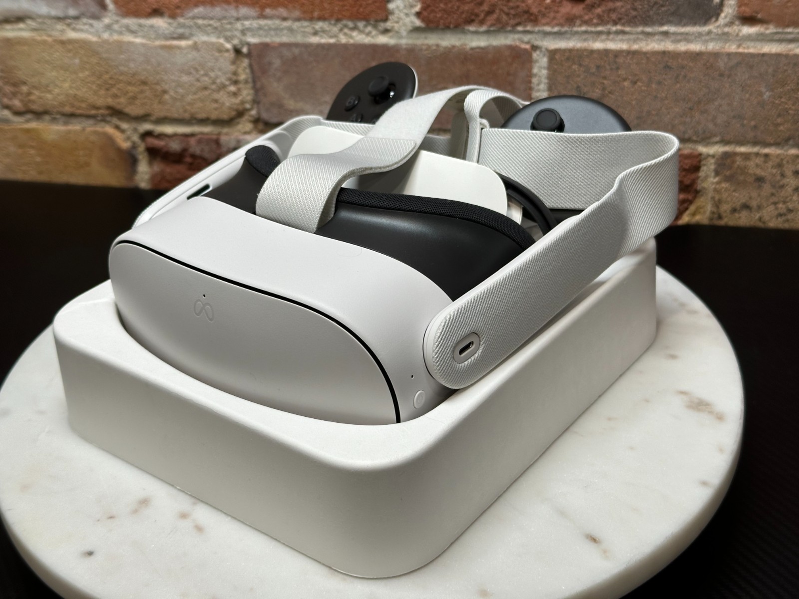 Meta Quest 3S All-in-One Headset 256GB Includes Batman Arkham Shadow Open Box