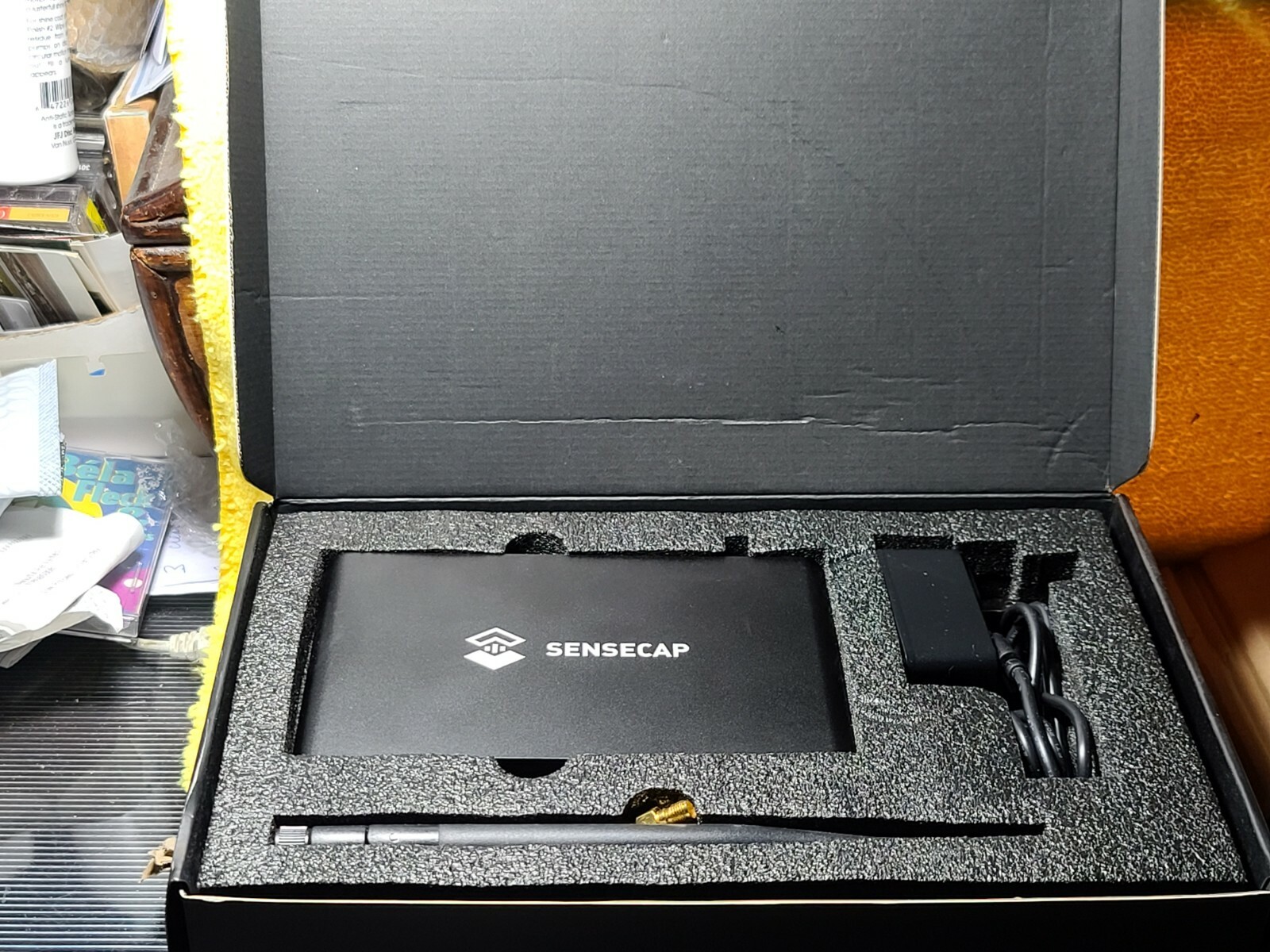 SENSECAP  M1 2915  HELIUM HNT hotspot miner (iHub Global network) FREE SHIPPING