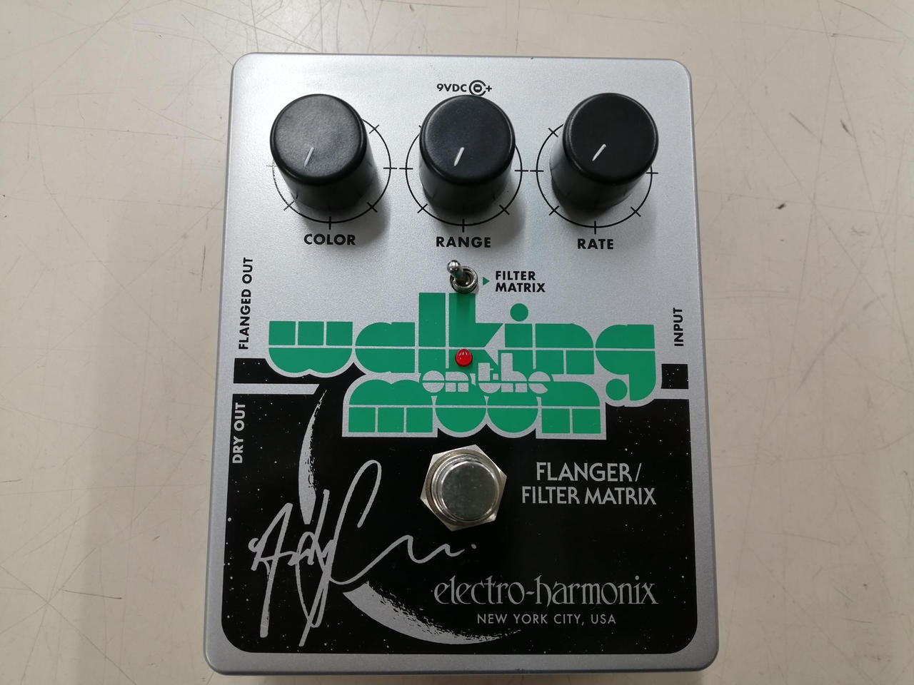 ELECTRO-HARMONIX WALKING ON THE MOON Effects Pedal