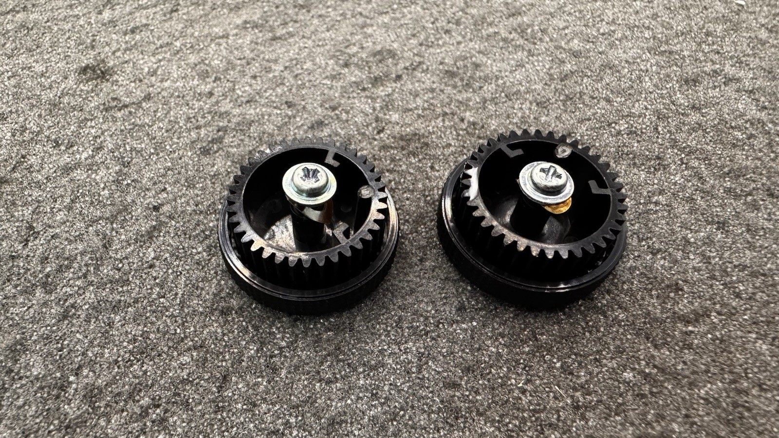 Technics sl1200 Mk5,M5g. 2x antiskating knobs with screws and washers