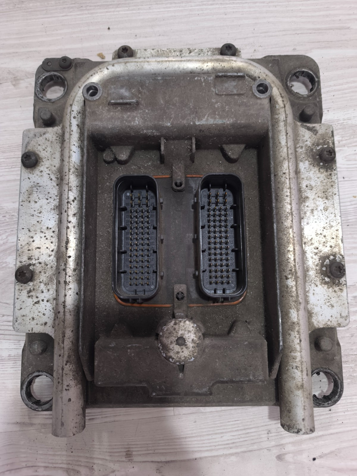 VOLVO RENAULT ENGINE CONTROL UNIT NO. 60100000