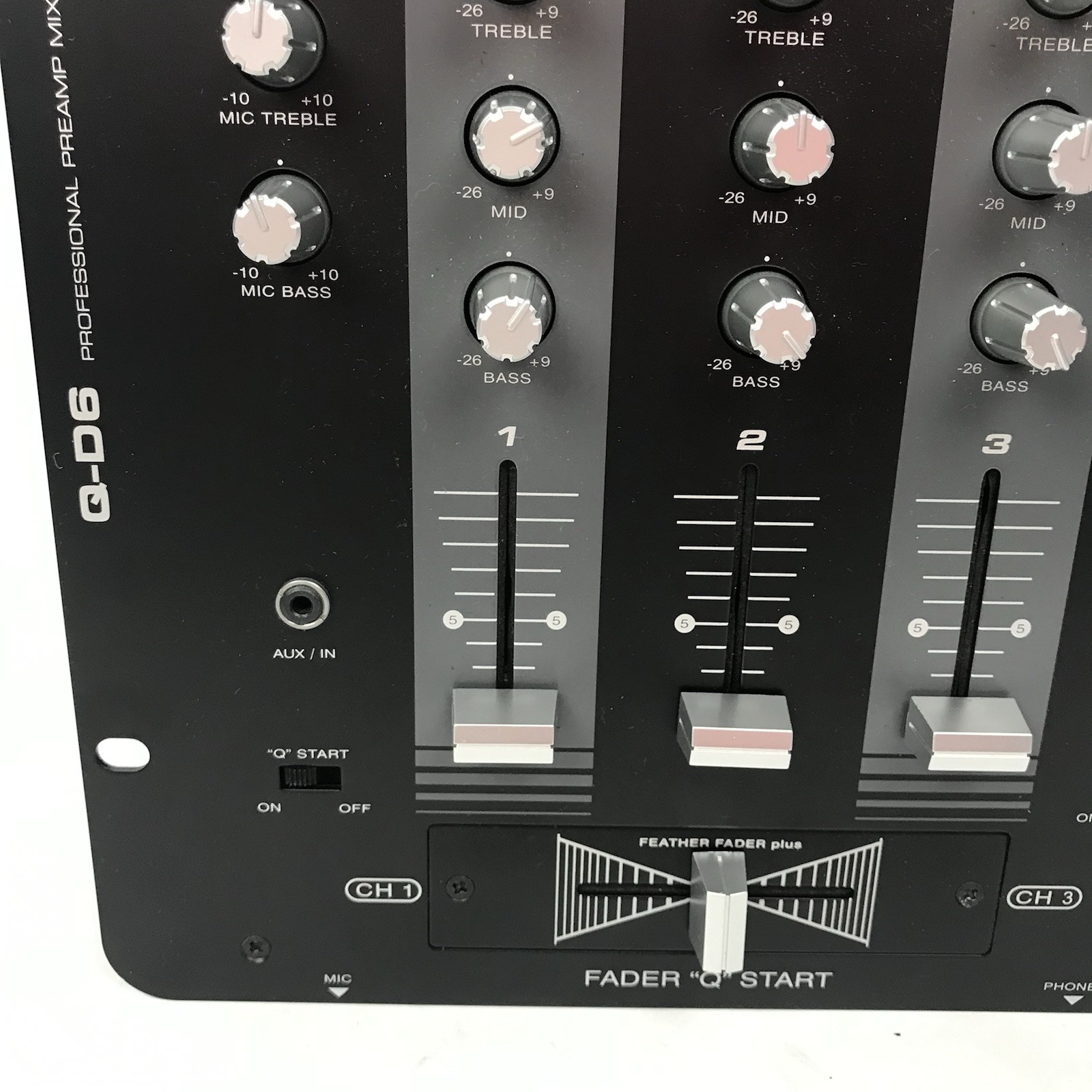 American Audio Q-D6 PreAmp Mixer W/ 2 Flex 100 MP3 CD Player, Rolling Case