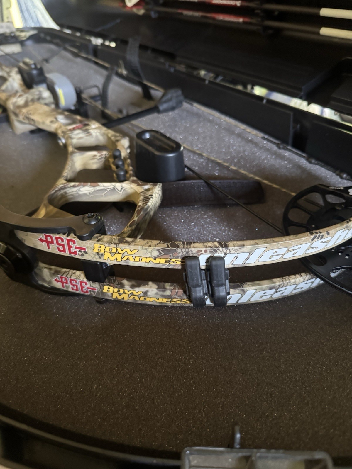 PSE Unleashed 3B RH Compound Bow 60lb 25-30.5in Draw Camo Aluminum
