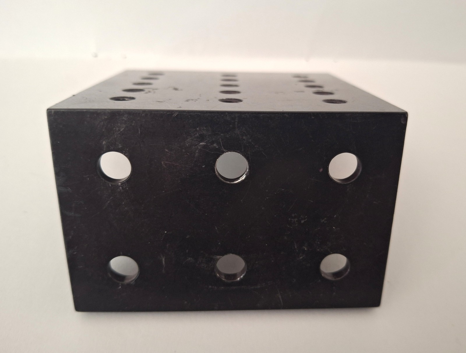 Zaber AB90-M Right-Angle Mounting Bracket