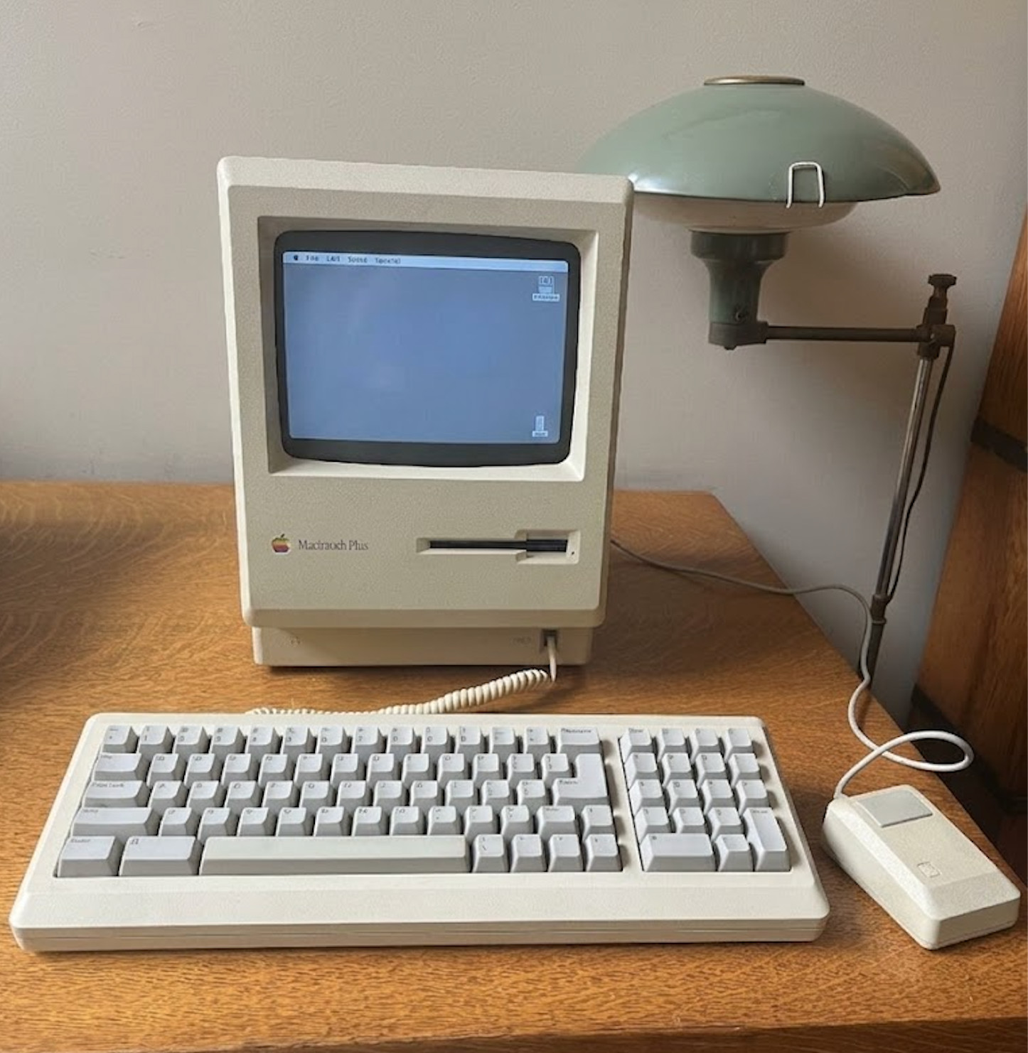 Vintage Apple Macintosh Plus Desktop Computer - M0001A - Single owner