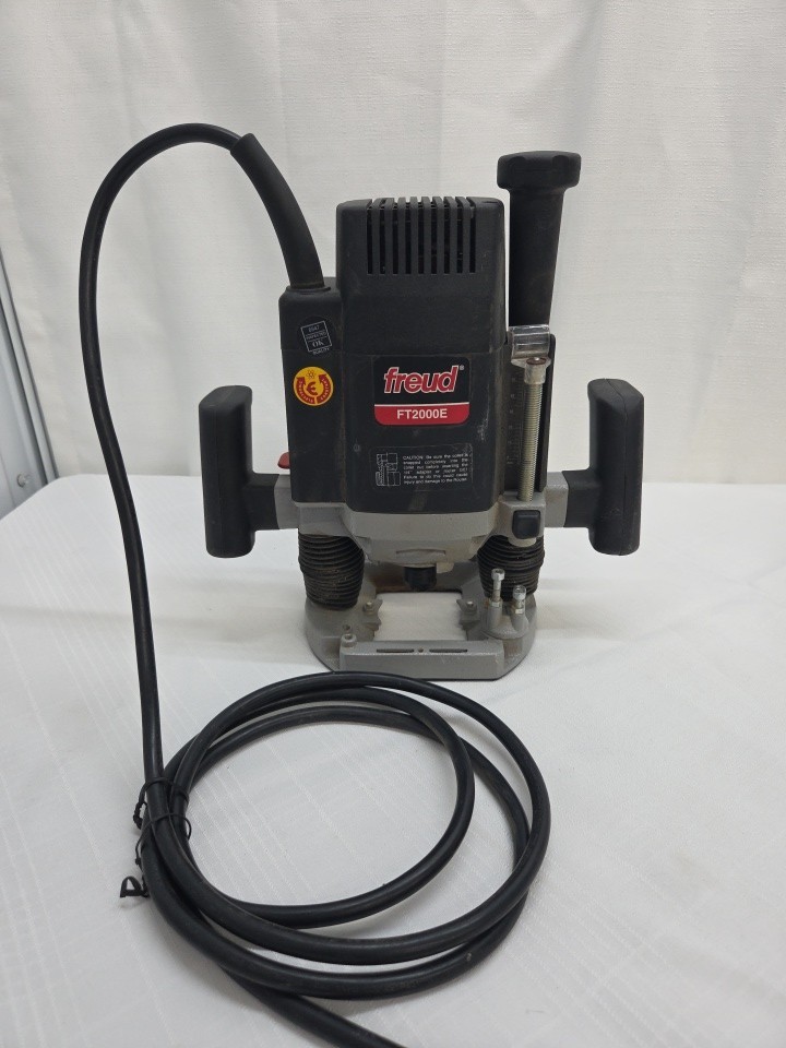 Freud Variable Speed Plunge Router Model FT-2000E tool professional Table Mount