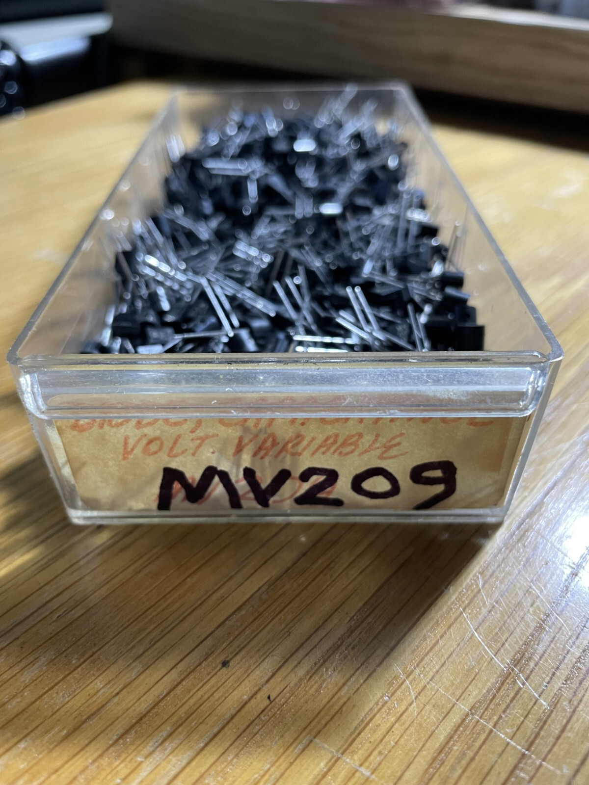 A lot of TEN (10) MOTOROLA MV209, Silicon Epicap diodes, in a TO-92 cases