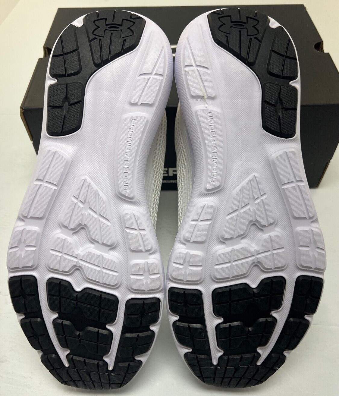 UNDER ARMOUR SURGE 3 Men's Running Shoes 3024883-100 White NWD Free Shipping
