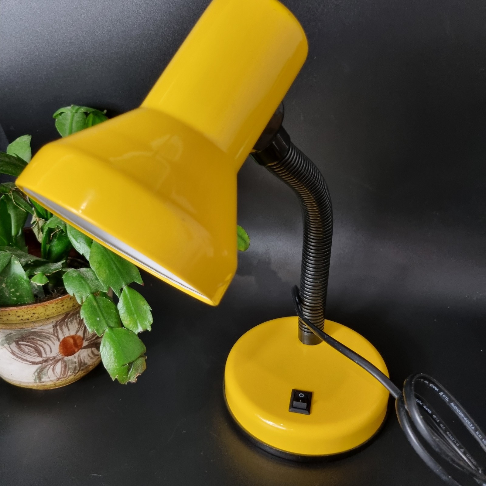 Vintage Style Goose Neck Yellow Modern Retro Style Desk Lamp