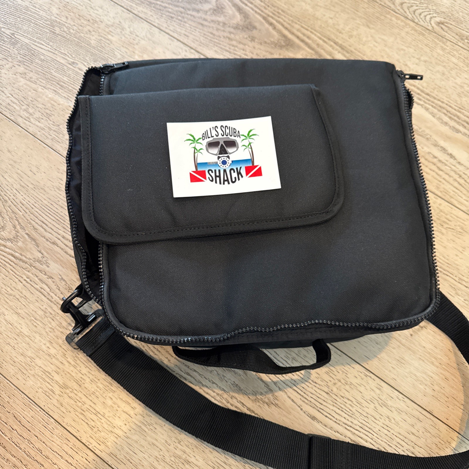 REGULATOR BAG SOLID BLACK WAY COOL! LATE MODEL LOOKS UNSED!