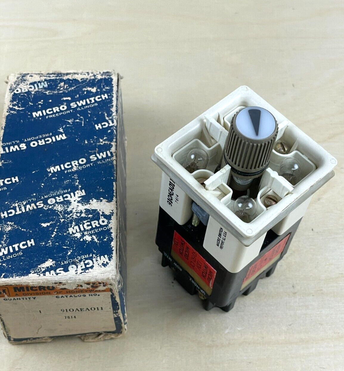 Micro Switch 910AEA011 Operator Indicator Switch 120V