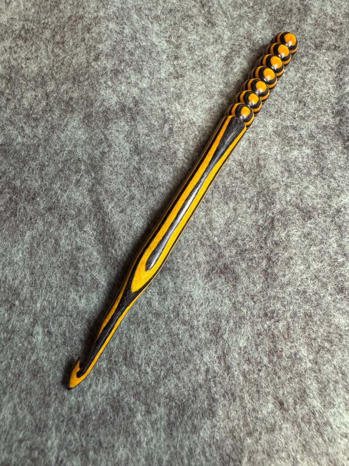 Hand carved BumbleBee WOOD YARN  CROCHET HOOK  size H