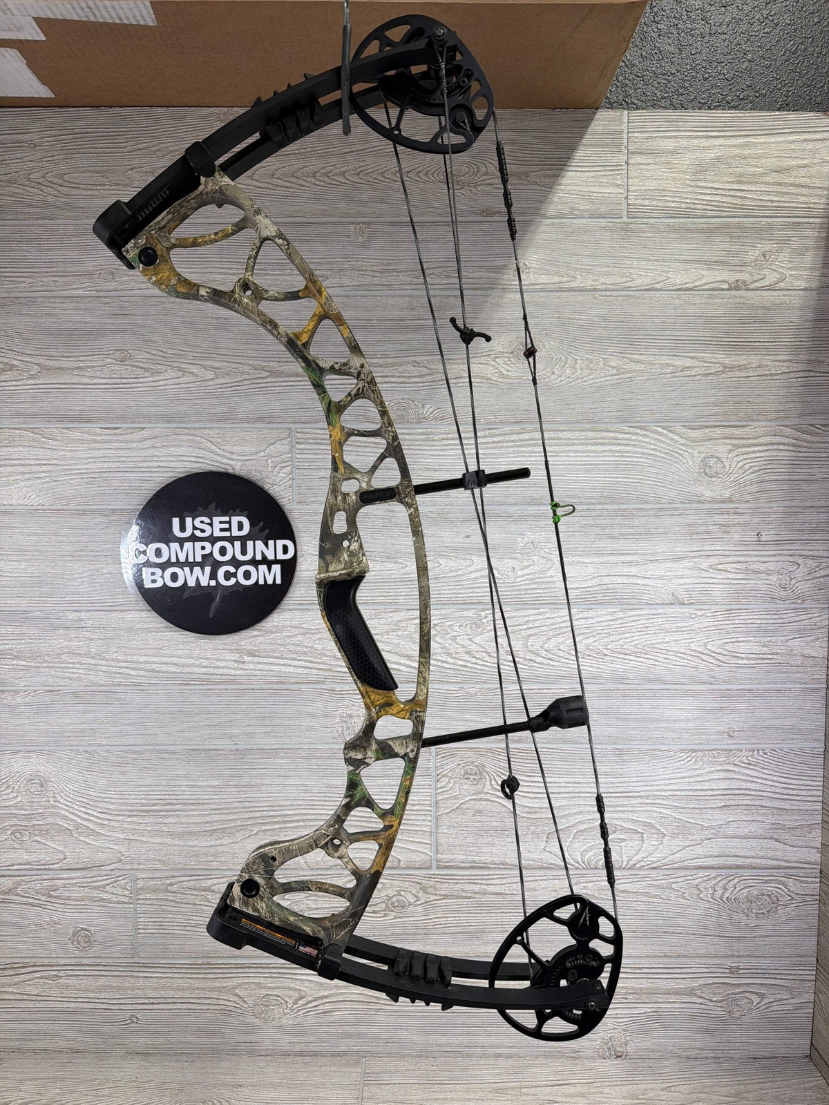 Used Hoyt Torrex Right Handed Realtree Edge 50-60# 26-30"