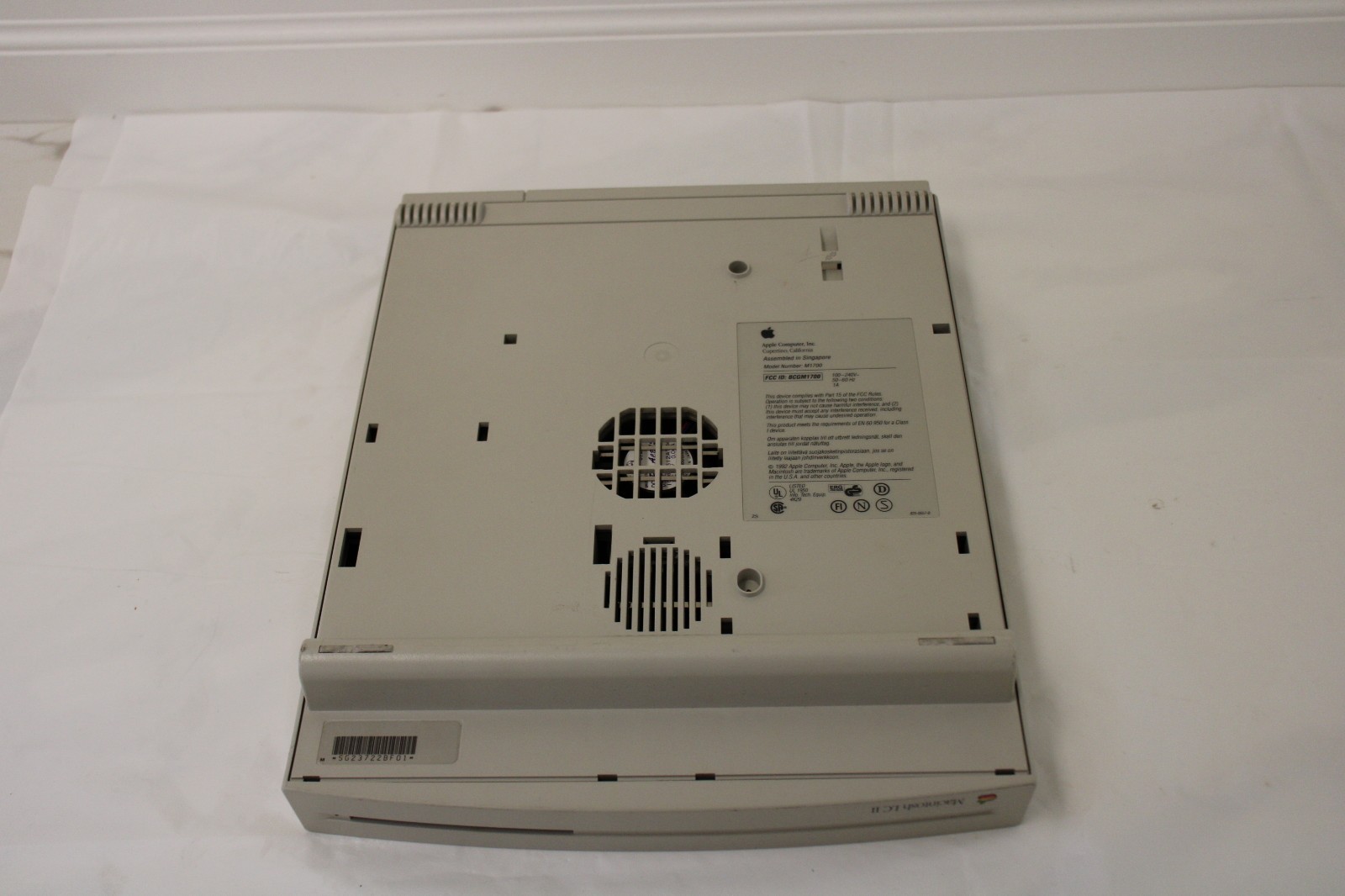 Apple Macintosh LC II M1700 Computer Desktop BCGM1700 CPU "READ"