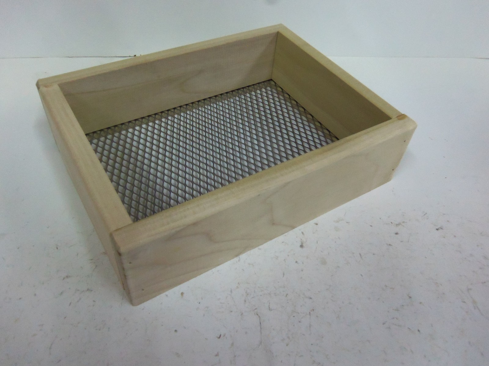 Wood Dirt Sifter    Trapping Traps Raccoon Fox Duke Bridger Garden Holes