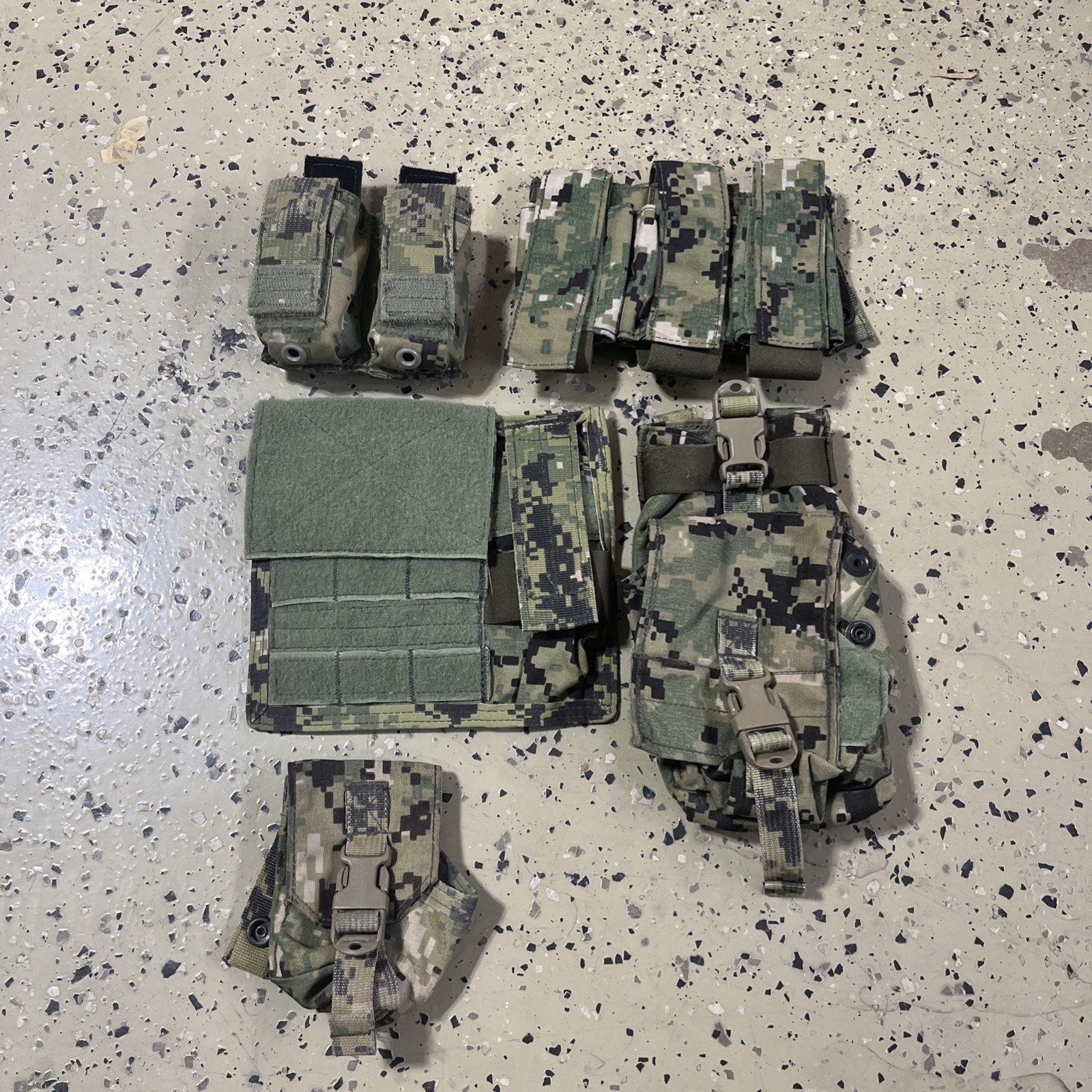 Eagle Industries AOR2 Pouch Lot