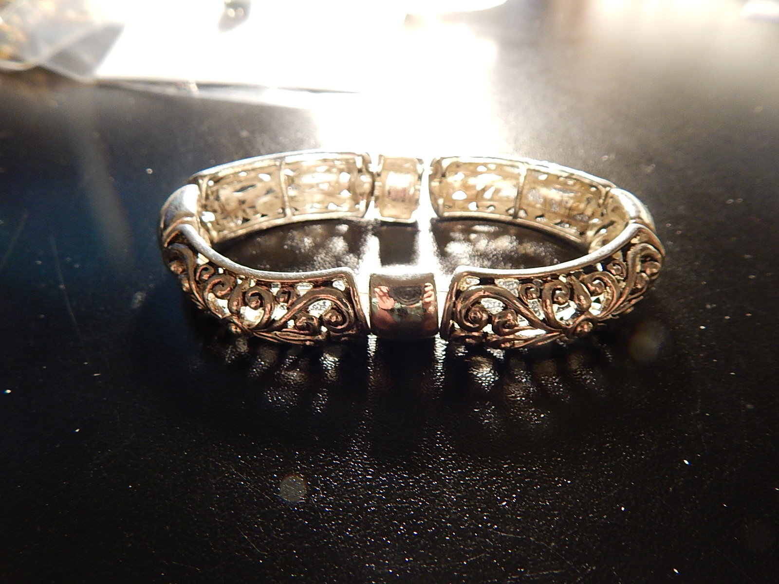 SILVER-TONE BRACELET! VV232XCX