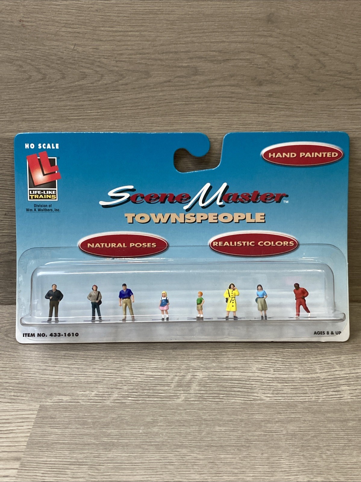 Lifelike Walthers Townspeople #433-1610 Scene Master  HO Scale Figure Set