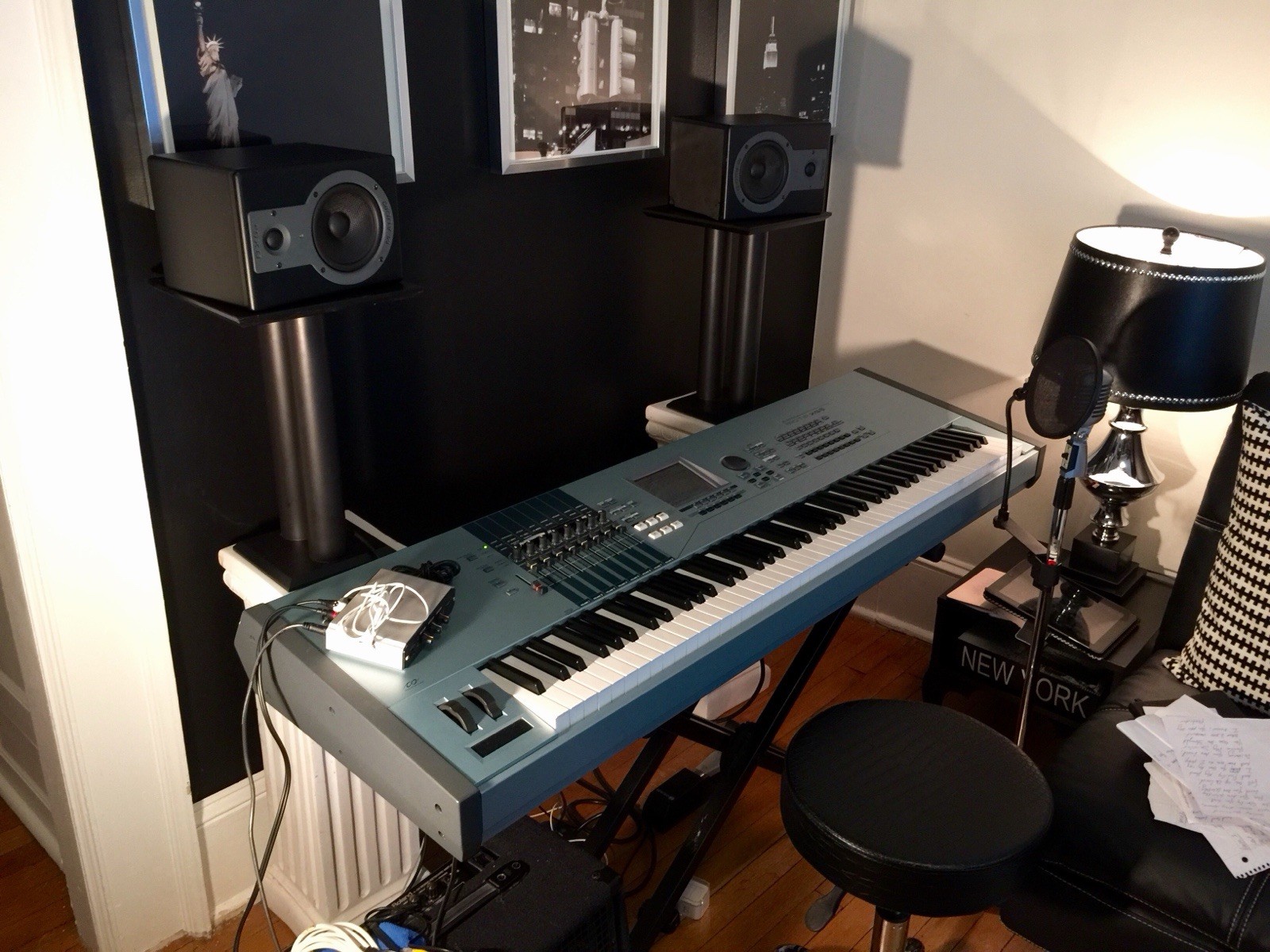 Yamaha MOTIF8 Keyboard Synthesizer Workstation