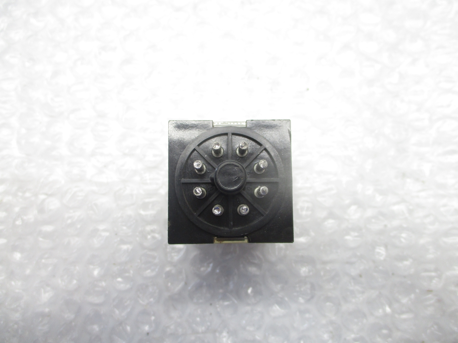 CUTLER HAMMER D3PR2A RELAY 120V NSNP.