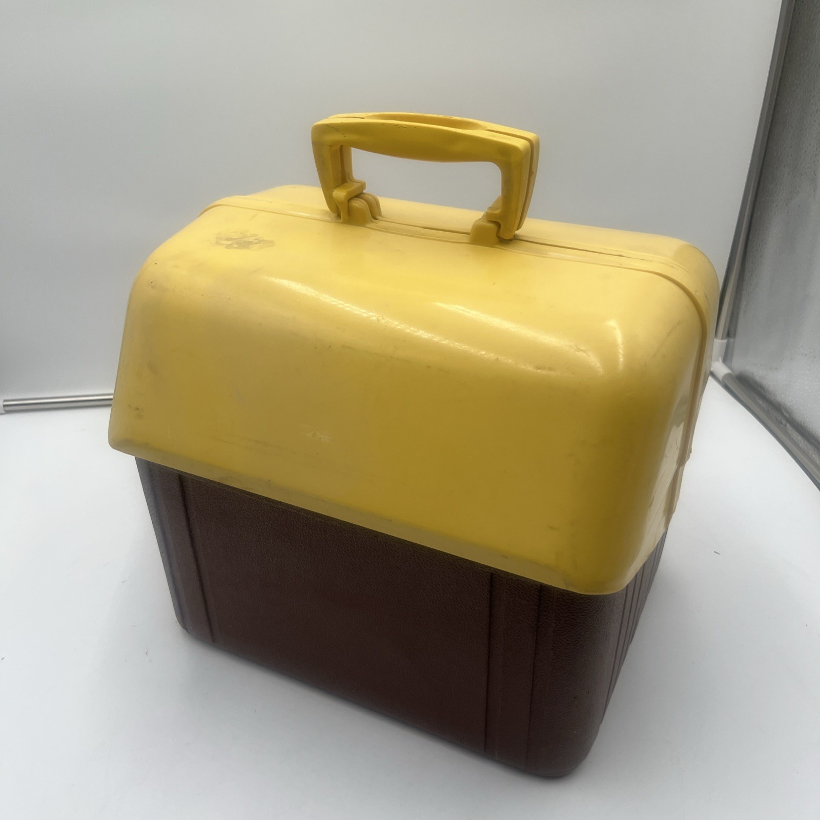 Vintage 12 Quart Ice Chest Cooler Schlueter Mfg Co. Yellow & Brown