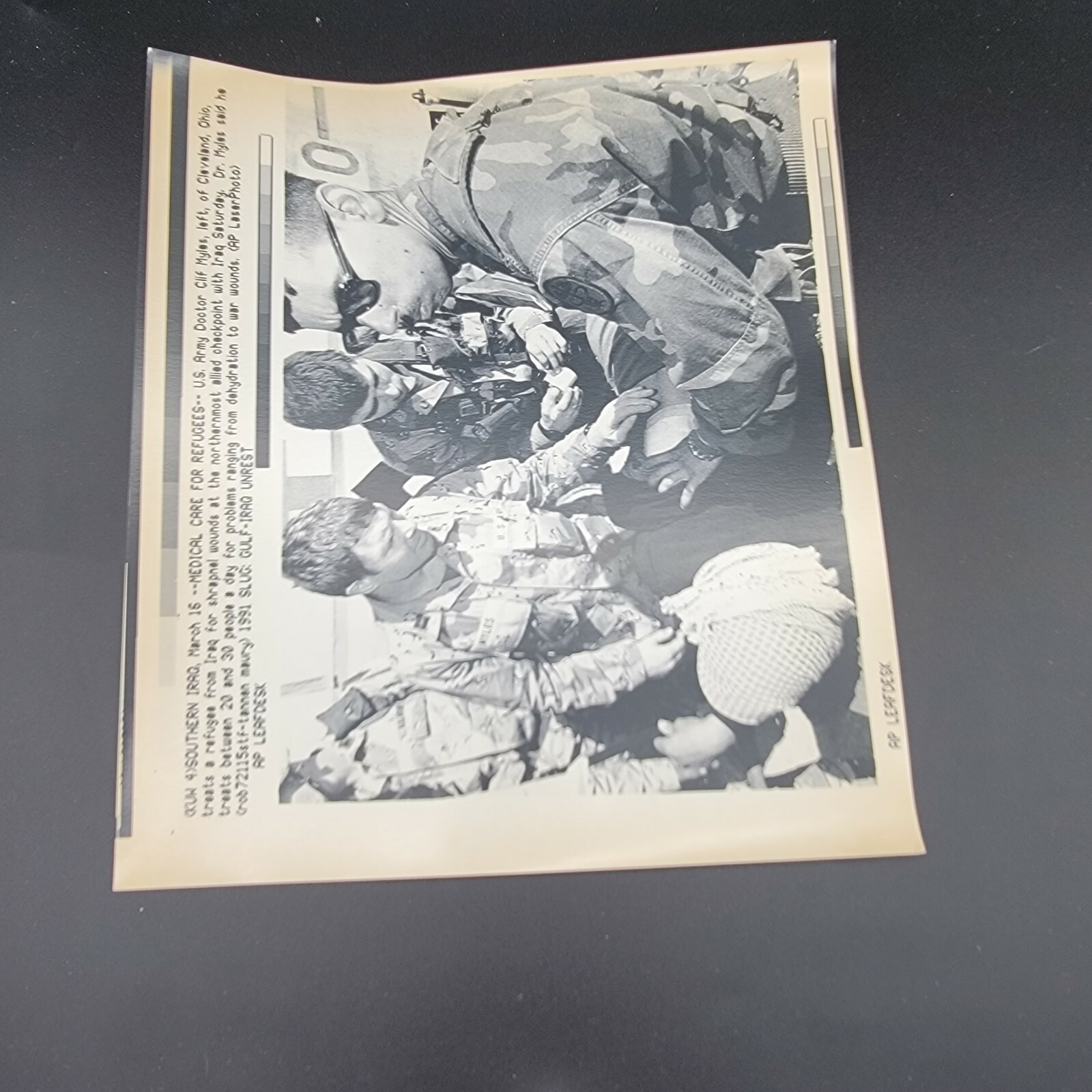 Medical Care For Refugees AP Leaf Desk Press Photos Gulf War 1991 Southern Iraq