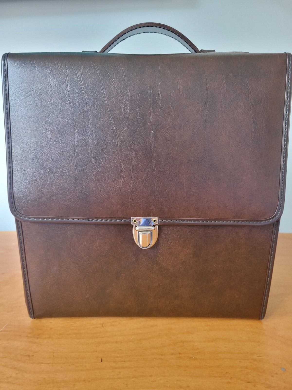 1970's Portable Bar Set In Carrying Case With Handle