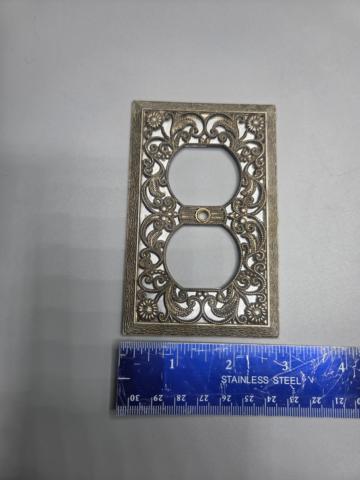 VTG Hollywood Regency Ornate Gold Brass Tone Filigree Outlet Wall Cover Plate