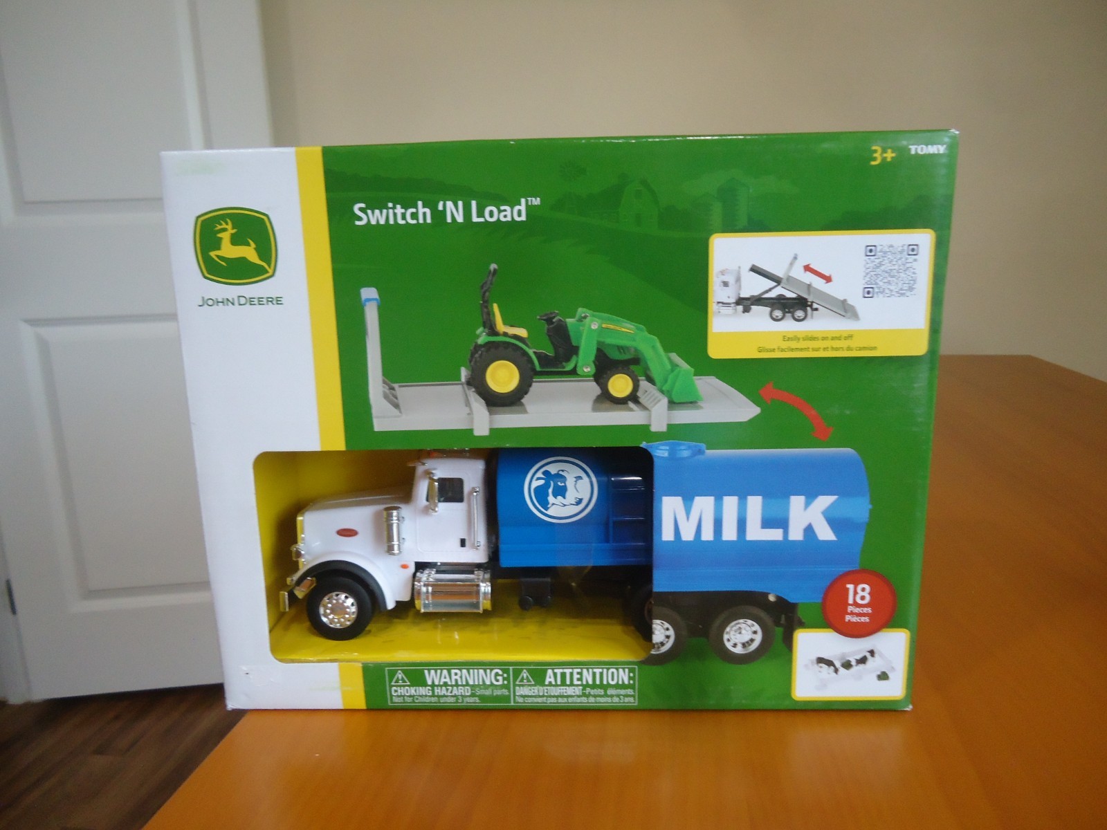 Tomy John Deere Switch & Load Milk Truck with Cows 18 Piece Play Set