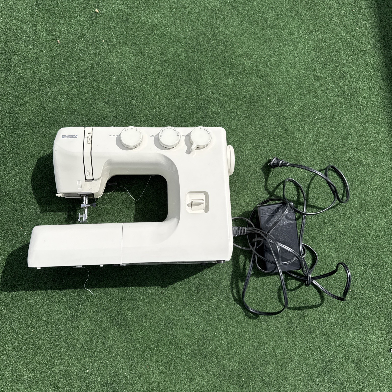 Kenmore 385. 18230 Sewing Machine Tested Works Good Free Arm White