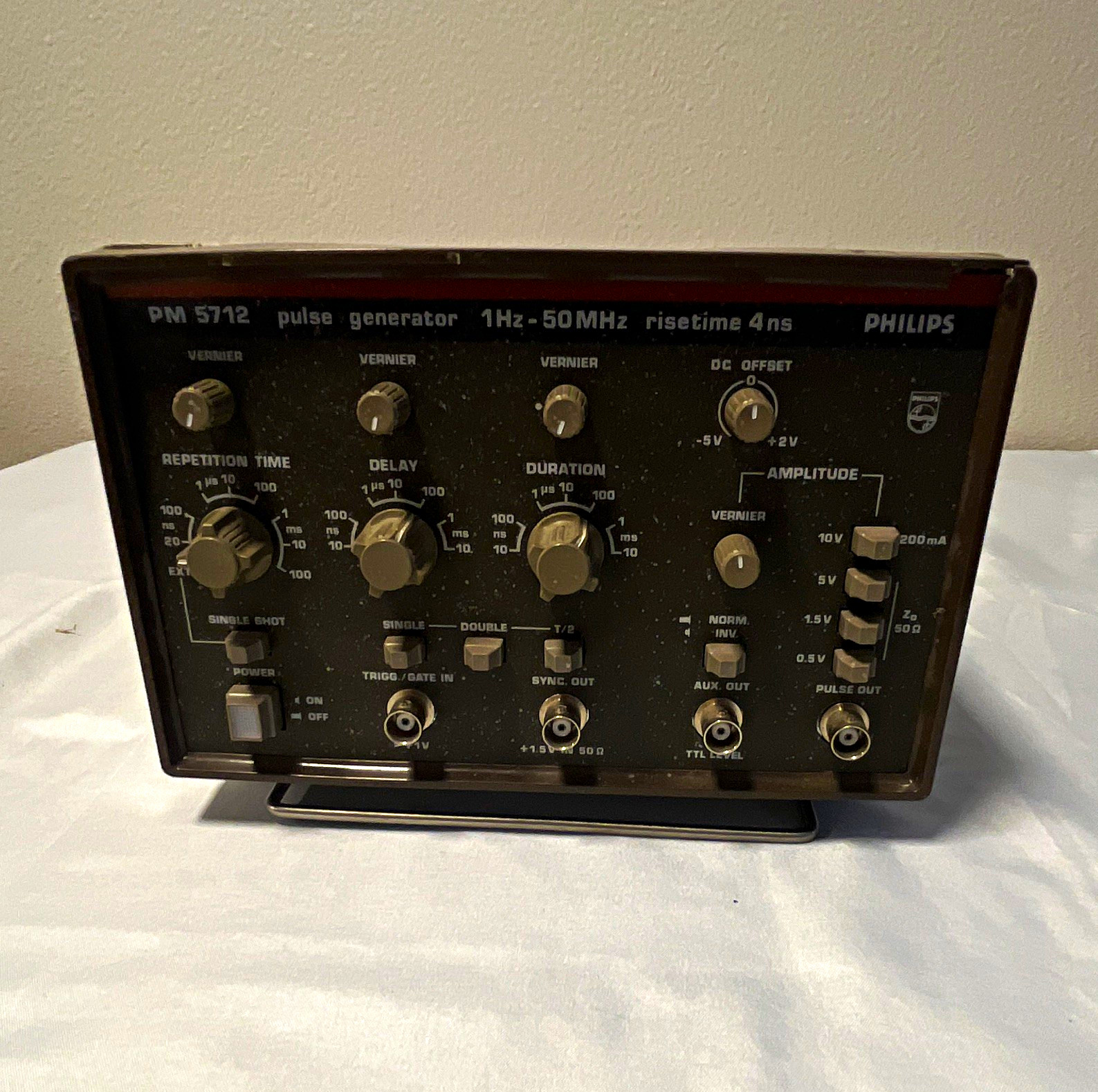 Philips PM 5712 MPN PM 5712 Pulse Signal Generator, 1 Hz - 50 MHz