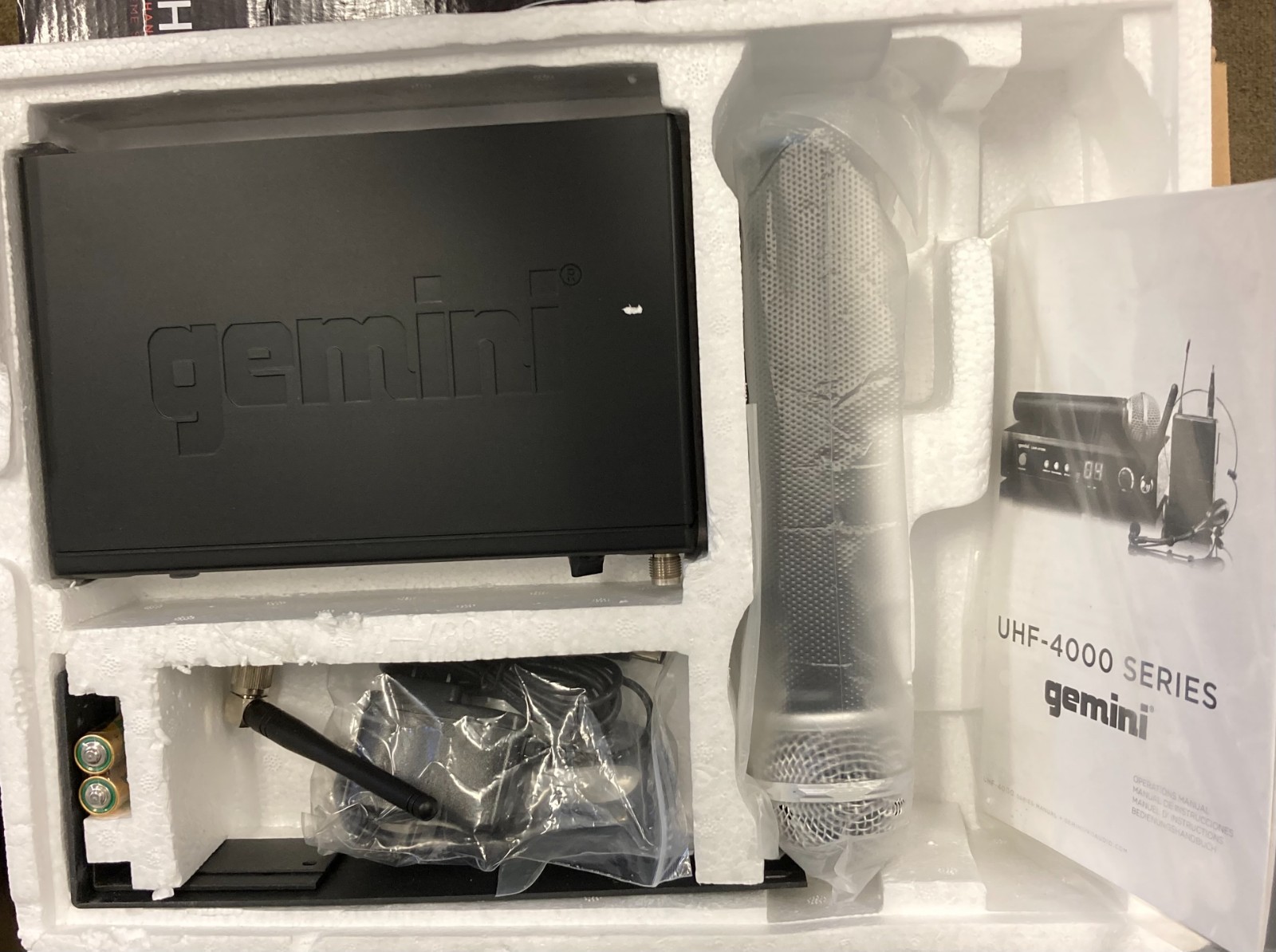 NEW Gemini Pro Audio UHF-4100, 100-channel UHF Wireless System