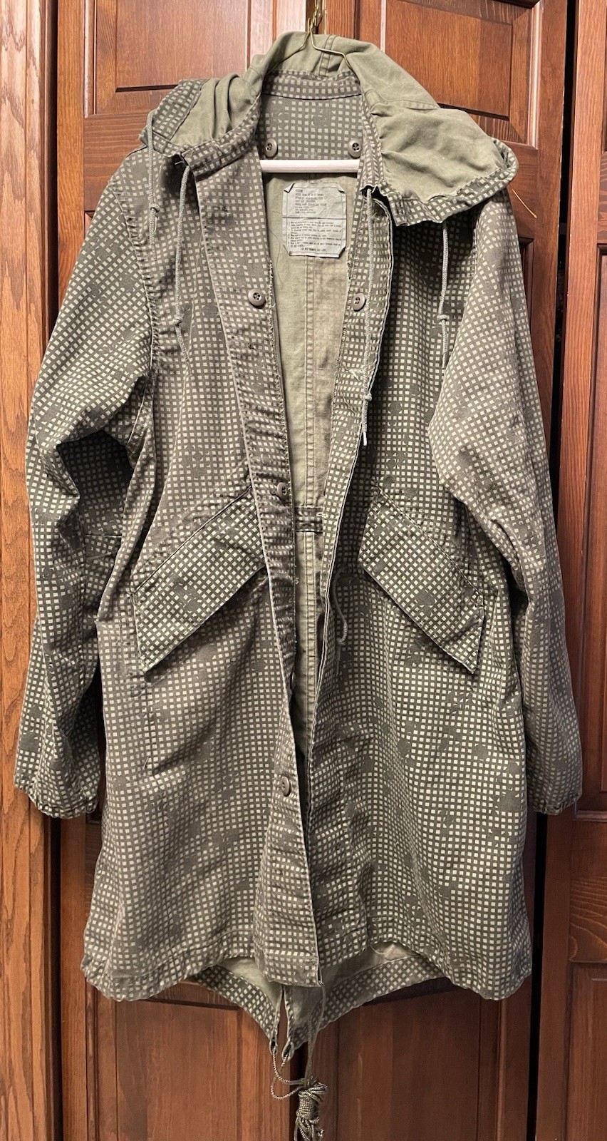 POST-VIETNAM, U.S. ARMY NIGHT CAMO PARKA JACKET, MEDIUM, 1981, DESERT STORM