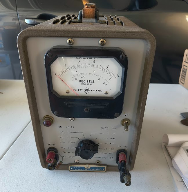 Vtg HP Hewlett Packard Model 400D Vacuum Tube Voltmeter - Powers On - AS-IS