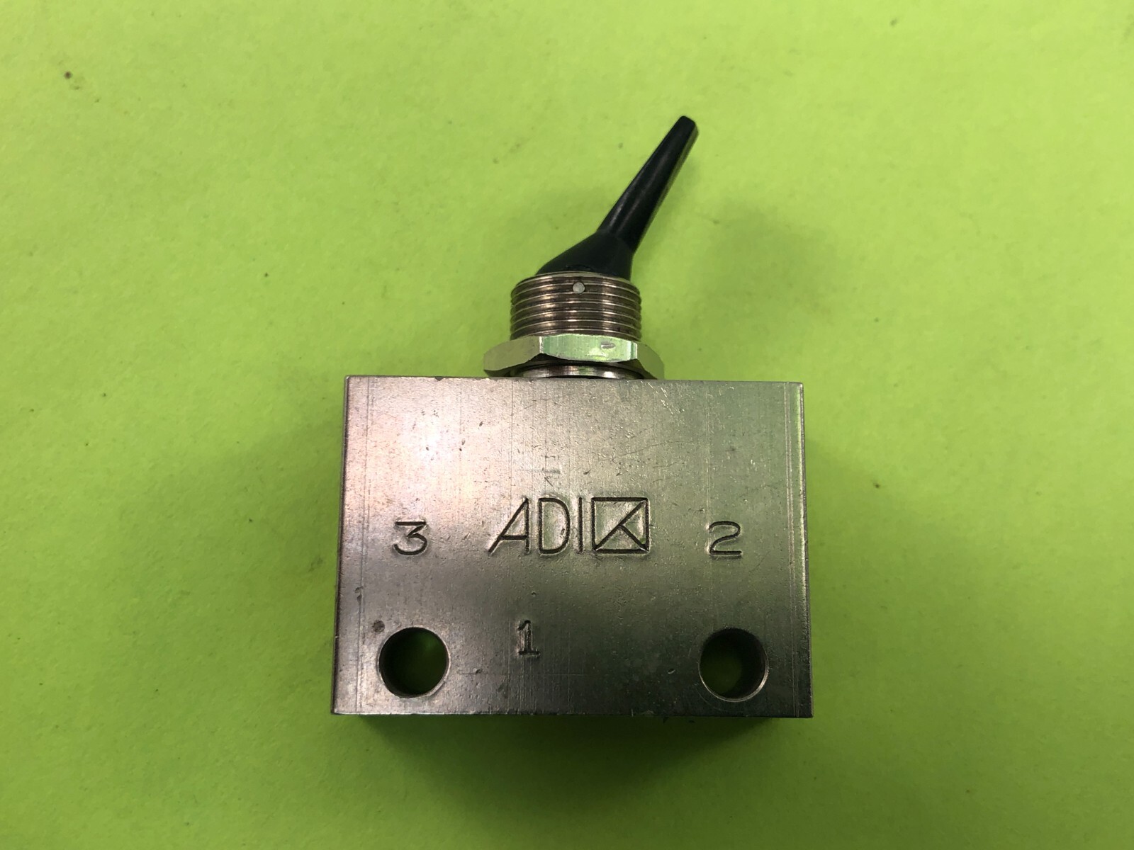 Norgren/Pneumadyne CO40501 Valves: 1/8"npt fully Ported 3-way NC 0405 01 JF