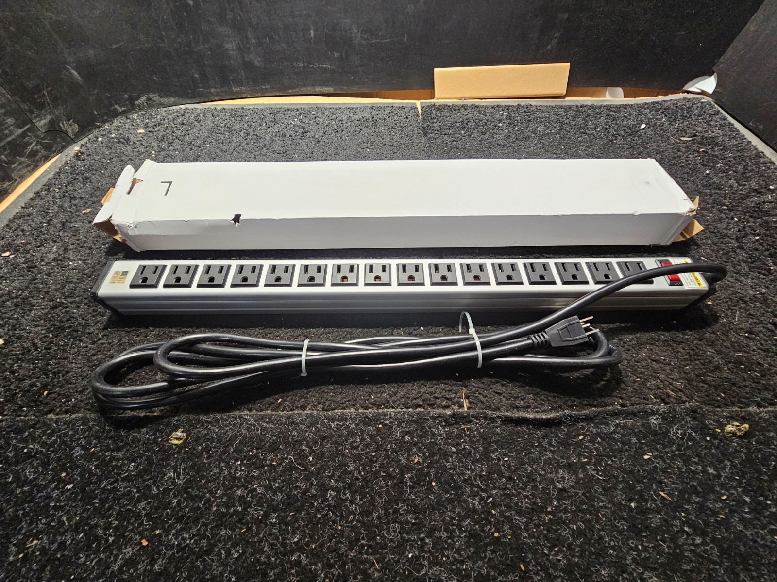 Relocatable Power Tap LTS-16C 16-Outlets 15A 125VAC 60Hz 1575W