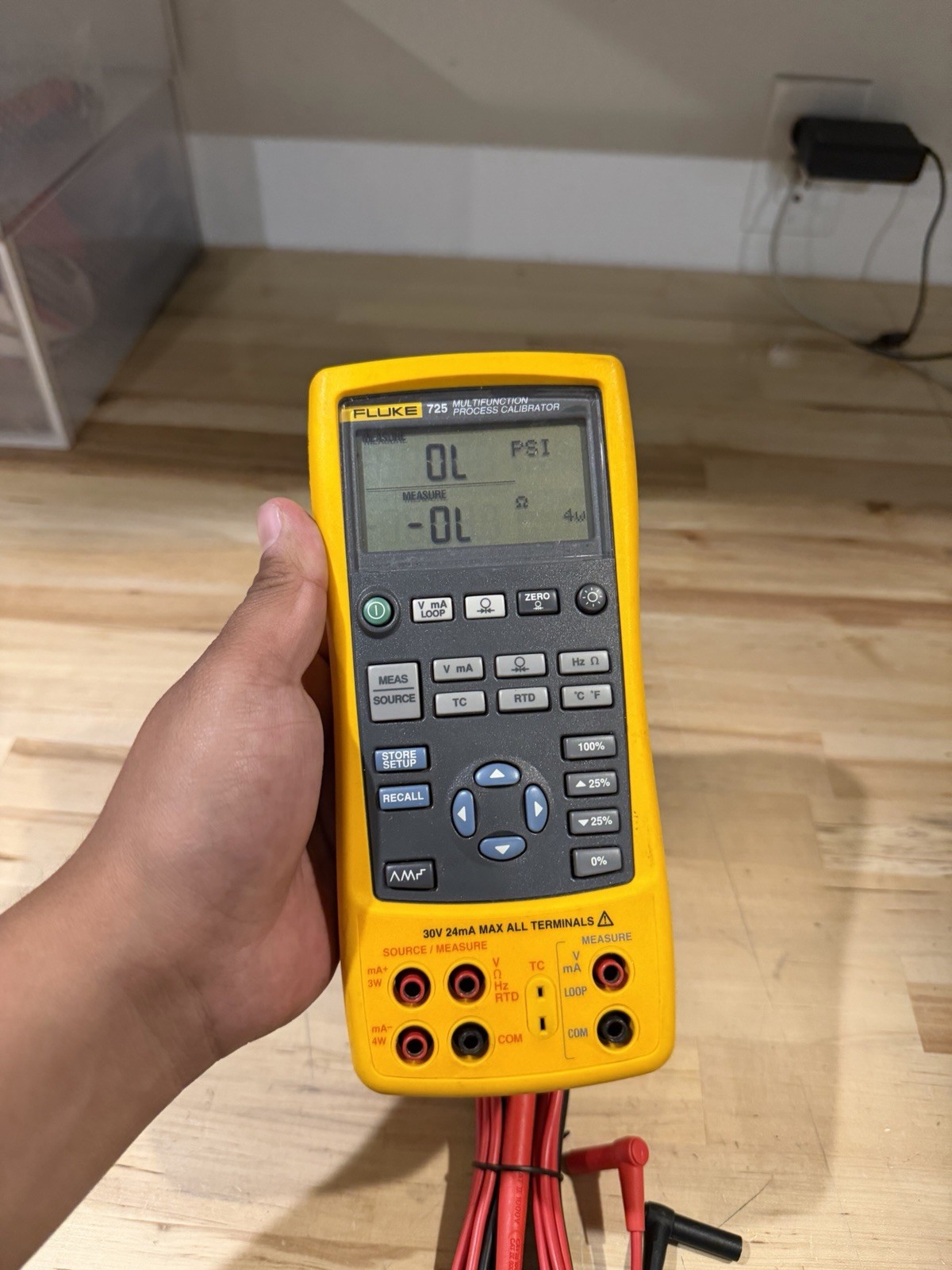 FLUKE 725 MULTIFUNCTION PROCESS CALIBRATOR W/ LEADS & CLIPS FREE SHIPPING TESTED