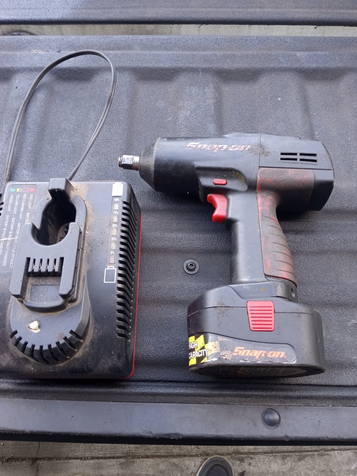 Snap on CT 3850 cordless impact needs batteries