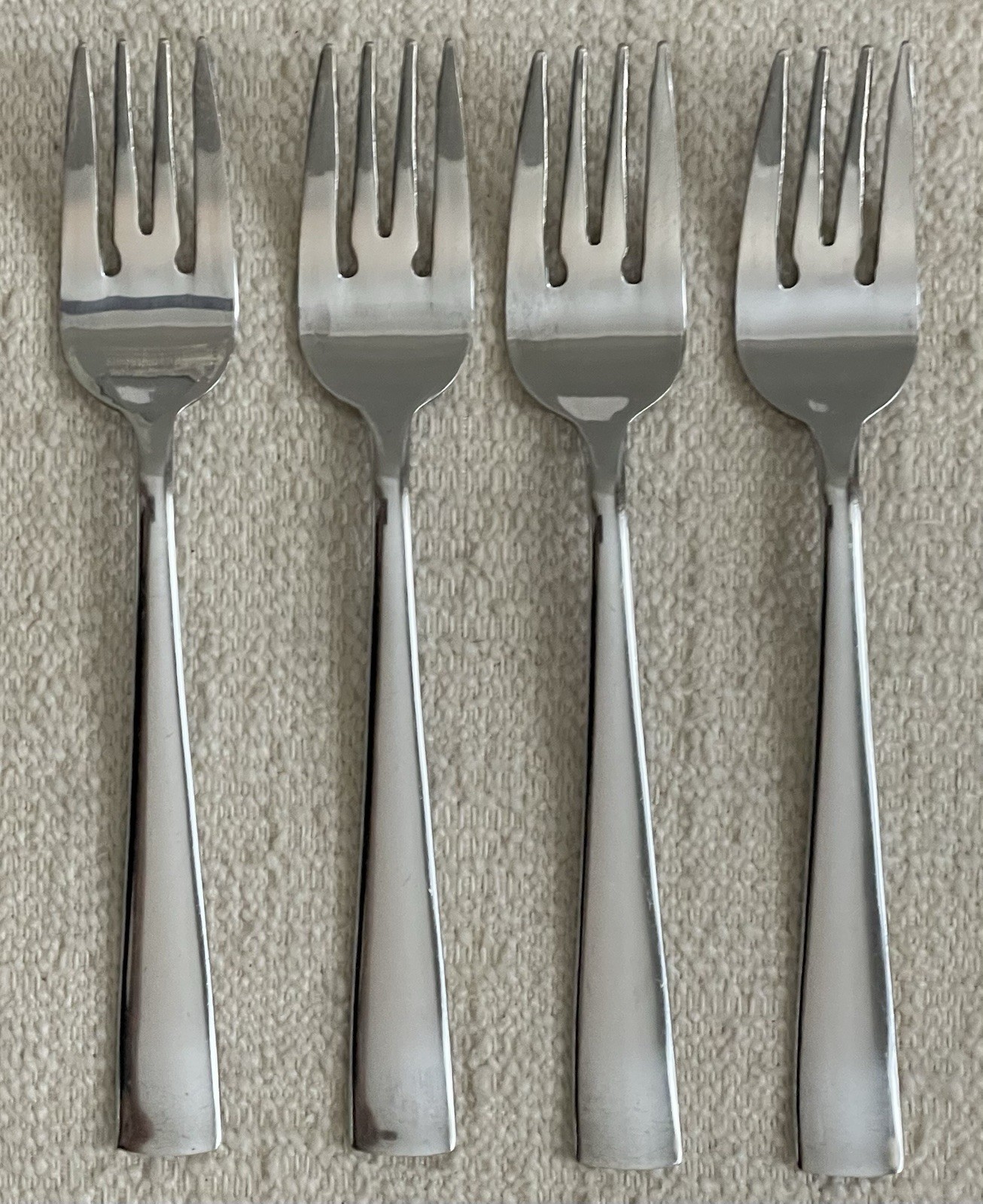 Oneida AVERY Stainless Glossy - Set of 4 Salad Forks 7 1/8"