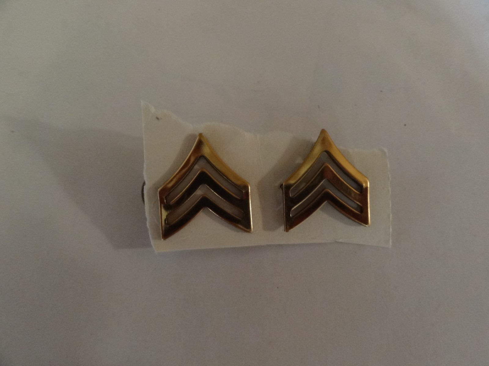 GENUINE US MILITARY INSIGNIA SET OF 2 ARMY SERGEANT RANK GOLD COLOR