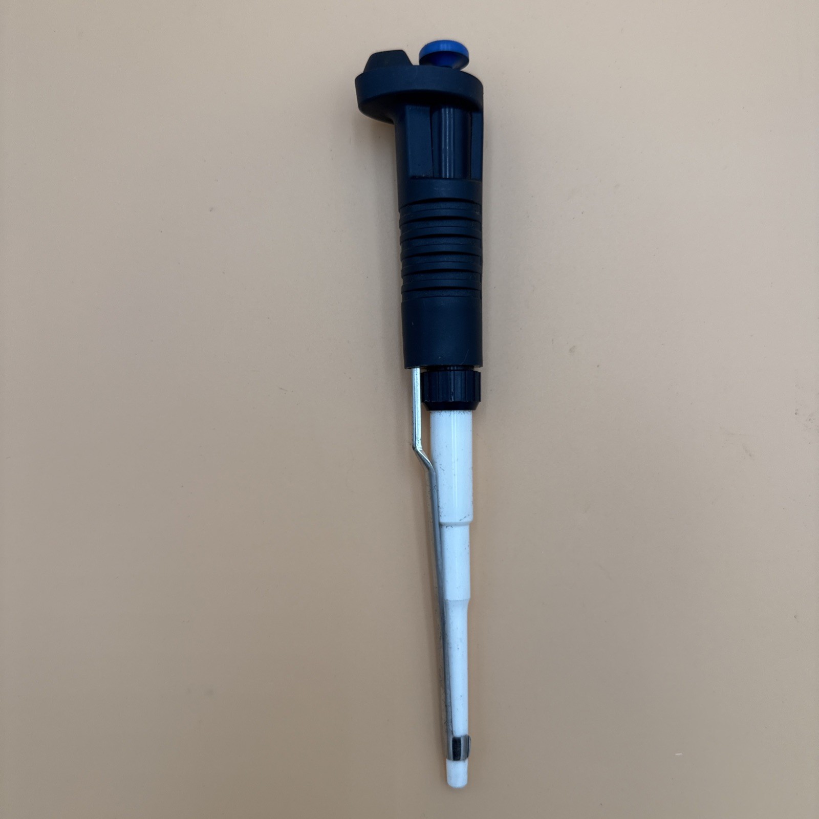 VWR 330ul Signature Ergonomic High Performance Single-Channel Pipettor