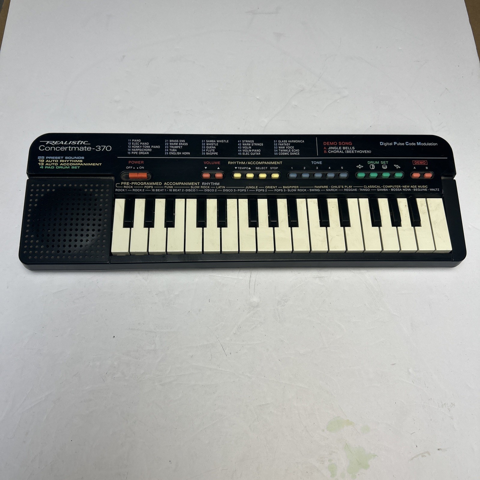 Realistic Concertmate 370 Portable Electronic Music Keyboard 25 Sound Tone Bank