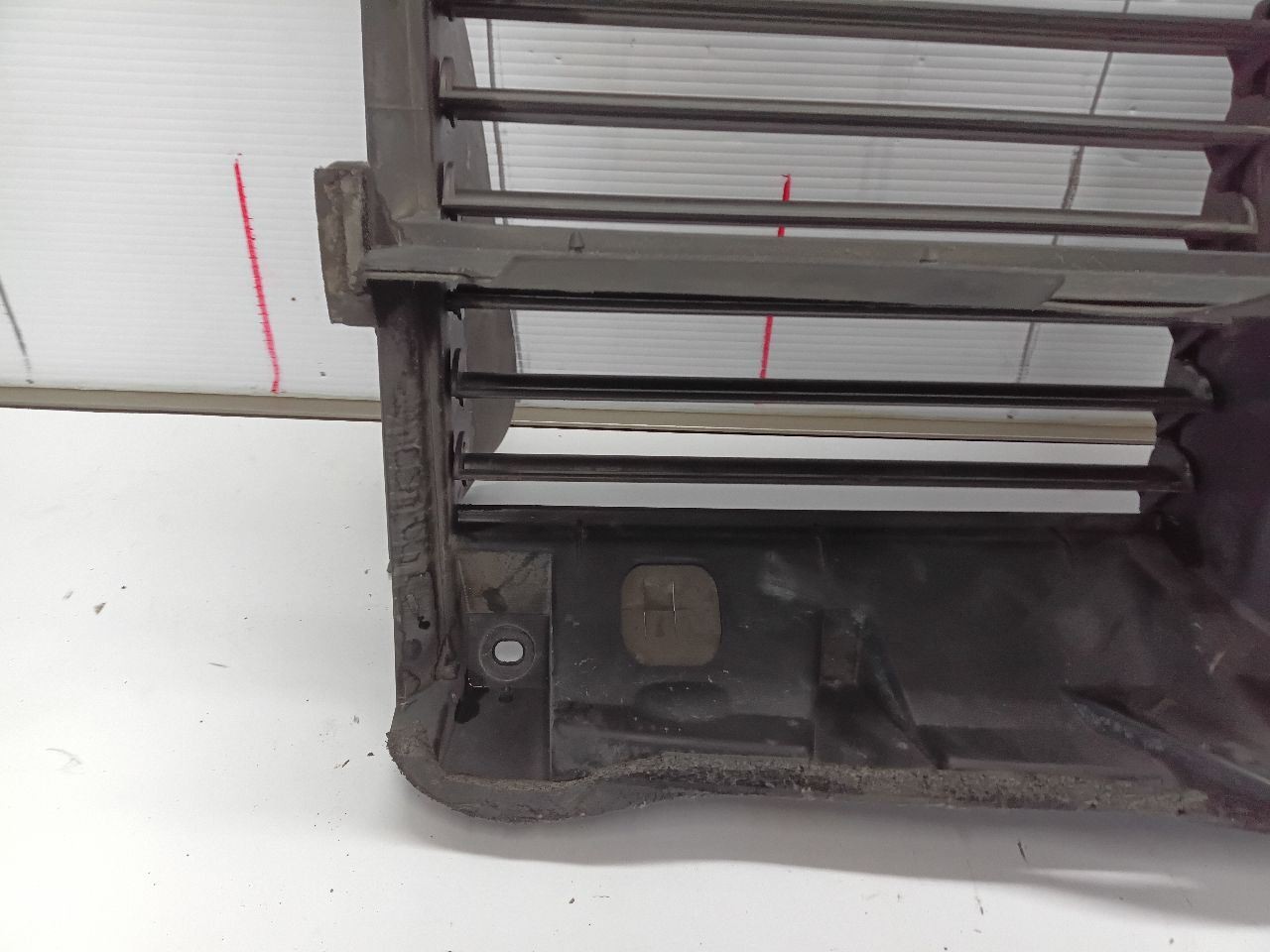 2016 RAM 1500 Air Shutter (12977403