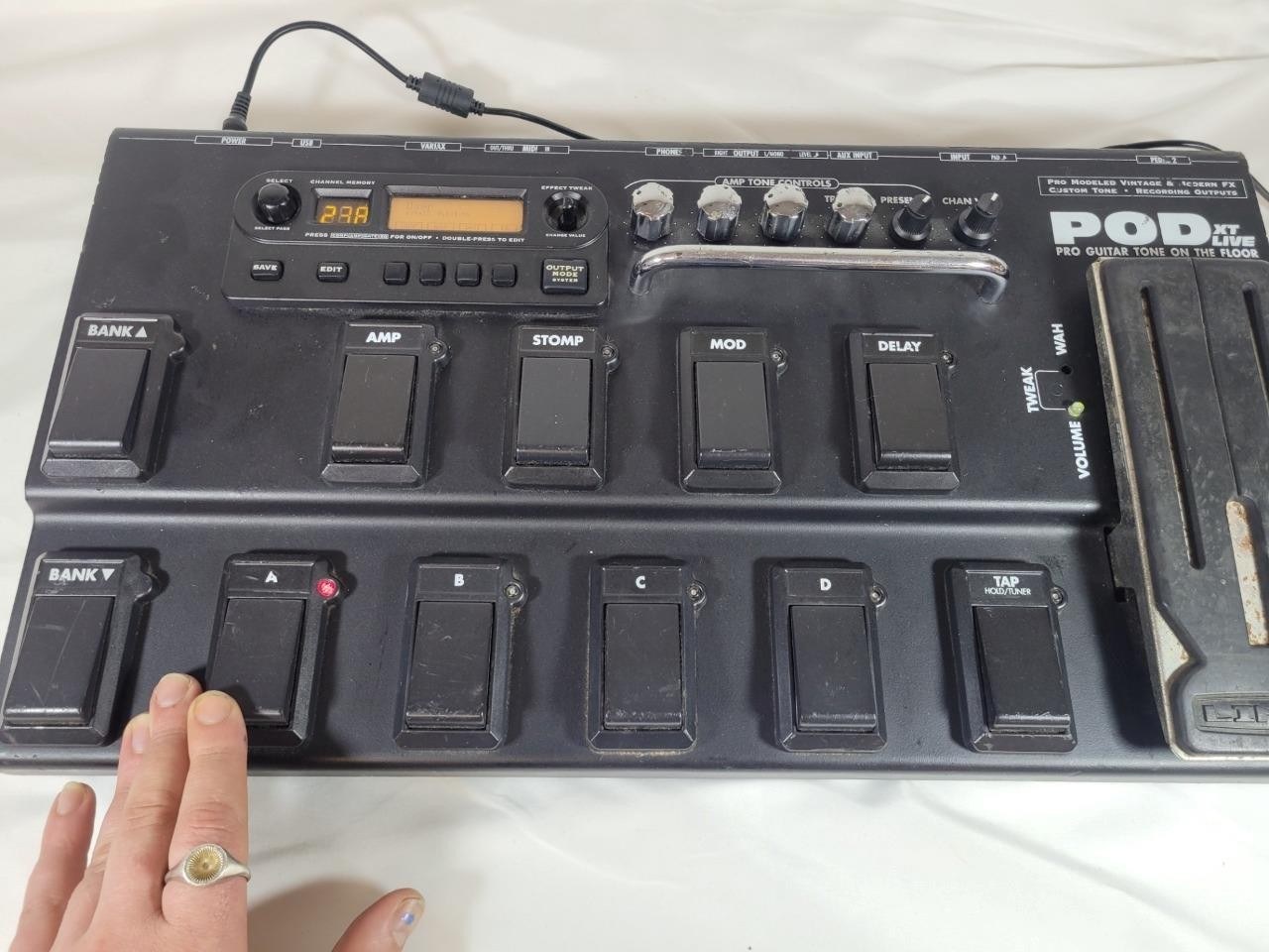 Line 6 POD XTLive Guitar Multi-Effects Amp Modeler Pedal Processor
