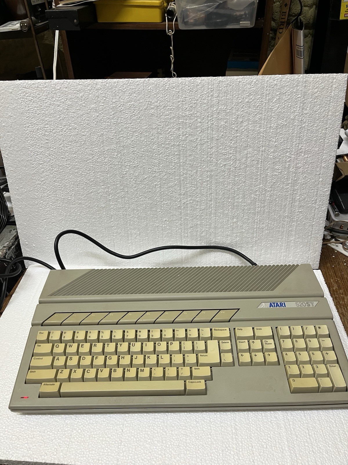 atari 520 st computer & Power Supply Powers On